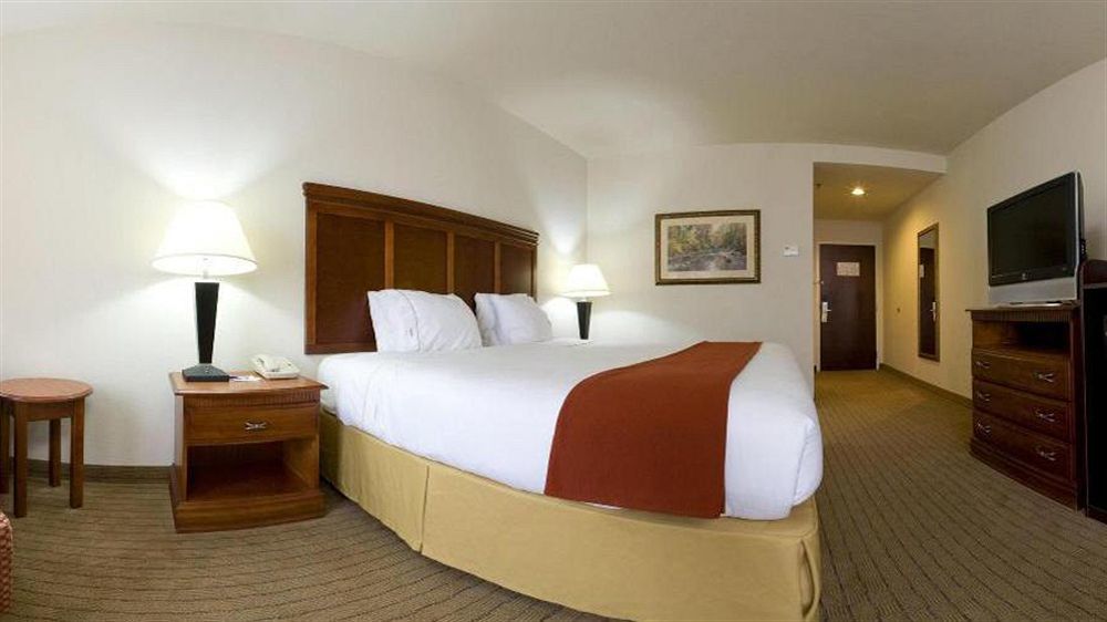 Holiday Inn Express & Suites Dyersburg By Ihg Exterior foto