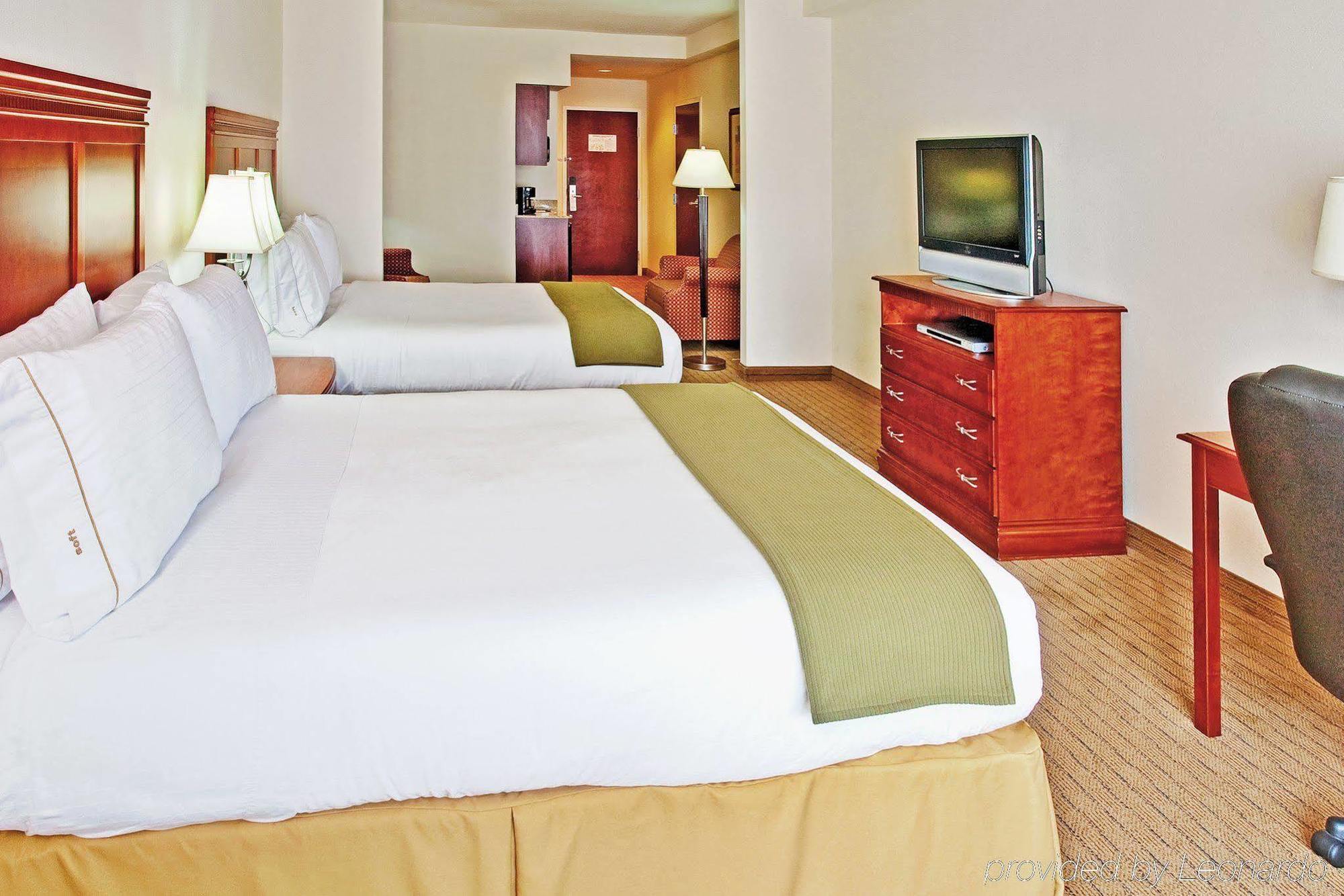 Holiday Inn Express & Suites Dyersburg By Ihg Zimmer foto